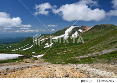 大雪山登山 お鉢平からの愛別岳 残雪期絶景北海道登山 大雪山登山 お鉢平からの愛別岳 残雪期絶景北海道登山 118690203