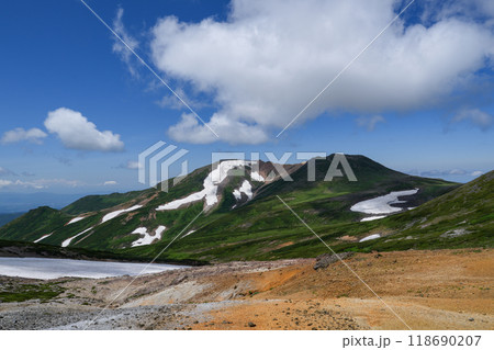 大雪山登山 お鉢平からの愛別岳 残雪期絶景北海道登山 大雪山登山 お鉢平からの愛別岳 残雪期絶景北海道登山 118690207