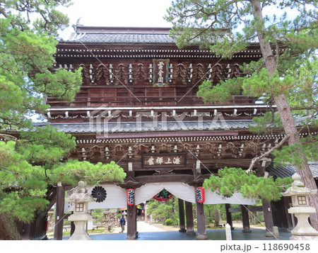 日本三景の一つ天橋立の徒歩約5分の場所にある智恩寺、日本三文殊のひとつ、鐘楼 日本三景の一つ天橋立の徒歩約5分の場所にある智恩寺、日本三文殊のひとつ、鐘楼 118690458