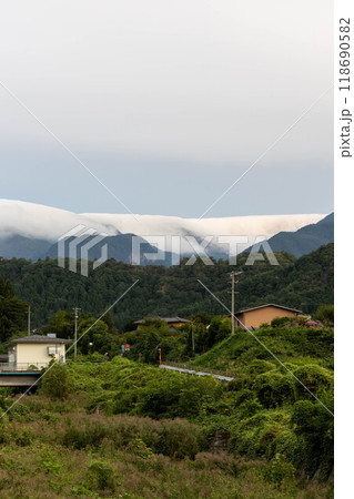 流れ落ちる滝雲 長野県須坂市 流れ落ちる滝雲 長野県須坂市 118690582