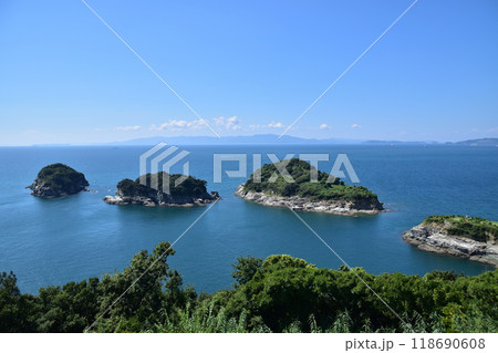 和歌山市・雑賀崎灯台から見た大島・中之島・双子島と四国 118690608