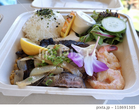ハワイ　プレートランチ　ステーキ　ガーリックシュリンプ 118691385