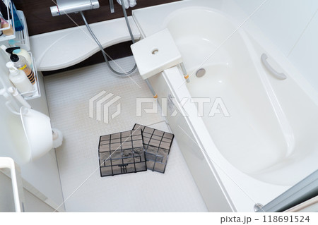 ほこりのついたエアコンフィルター 118691524