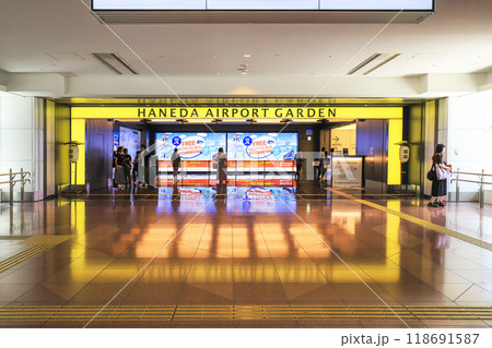羽田エアポートガーデン　連絡通路ジャパンプロムナードの入口 118691587