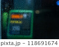 雨の日の公衆電話 118691674