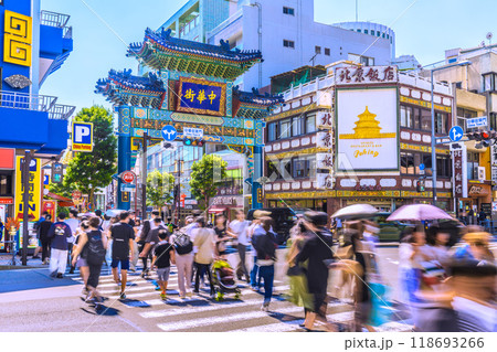 日本の横浜都市景観 横浜中華街・朝陽門などを望む。コロナ禍前と変らない賑わい＝令和6年9月7日 118693266