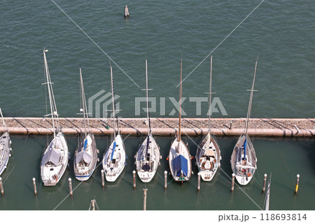 Sailboats 118693814
