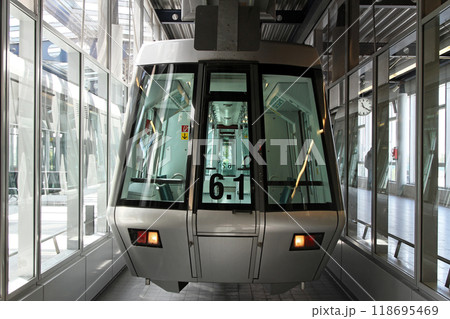 Silver skytrain 118695469