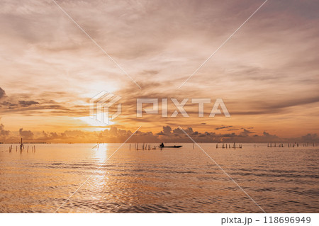 Morning scene of village fish net in Songkhla lake, Phatthalung, Thailand. 118696949