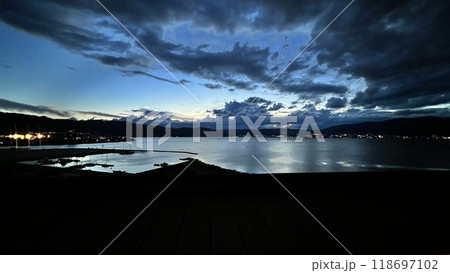 諏訪湖から見た夕焼け 諏訪湖から見た夕焼け 118697102