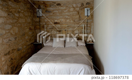 sleep in the village house 118697378