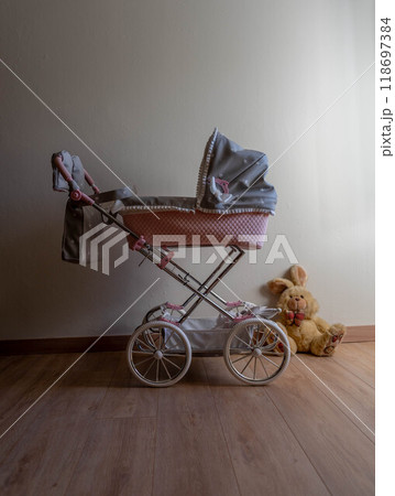 Antique baby stroller 118697384