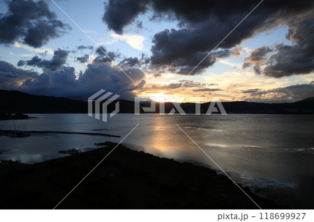諏訪湖から見た夕焼け 諏訪湖から見た夕焼け 118699927