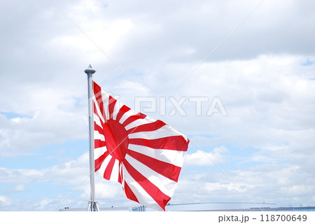 風に振れる日章旗 風に振れる日章旗 118700649