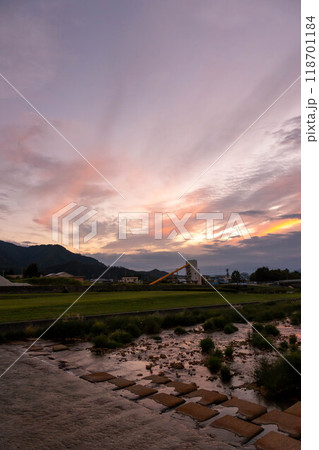 百々川緑地から見る夕焼け　長野県須坂市 118701184