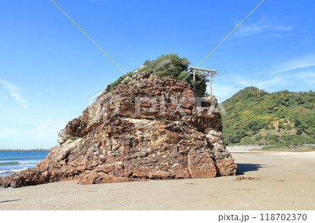 稲佐の浜と弁天島|島根県 稲佐の浜と弁天島|島根県 118702370