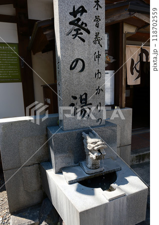 別所温泉の大湯の前にある飲泉塔 別所温泉の大湯の前にある飲泉塔 118702559