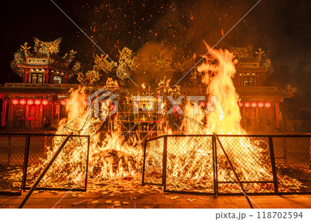 Taiwanese tradition religious customs, Zhongyuan Pudu   118702594