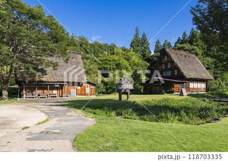 白川郷の合掌造り 焔仁美術館と元気な野菜館 118703335