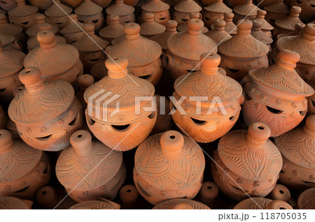 Group of clay pots 118705035