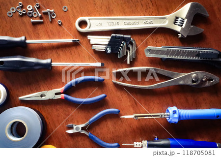 並んだ工具 並んだ工具 118705081
