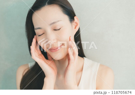 30代女性のスキンケア 118705674