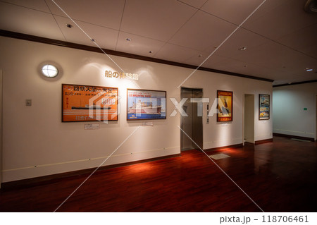 エル・マールまいづる内のレトロポスター展示(京都府舞鶴市千歳) 118706461