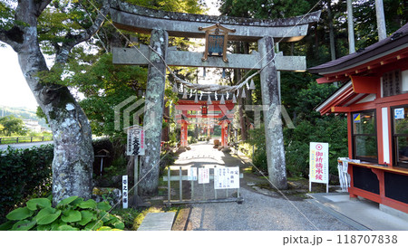 達谷窟毘沙門堂 参道入口 達谷窟毘沙門堂 参道入口 118707838