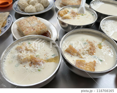 鹹豆漿　朝食　台湾　屋台 118708165