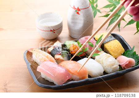 握り寿司 盛り合わせ 118709138