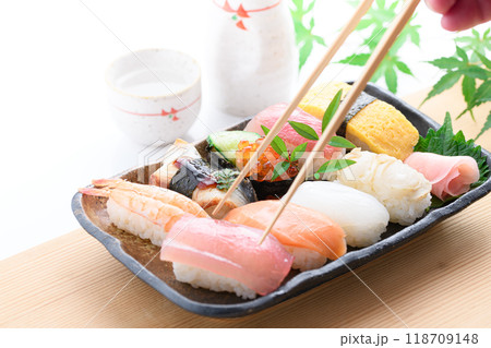 握り寿司 盛り合わせ 118709148
