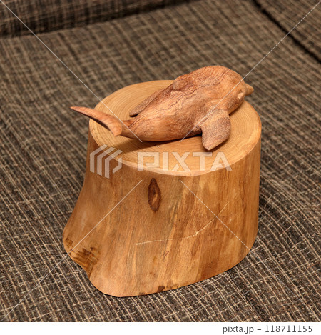 彫刻,教室,桜の木,イルカ,海豚,哺乳類,海,かわいい,可愛い,ワンポイント 118711155