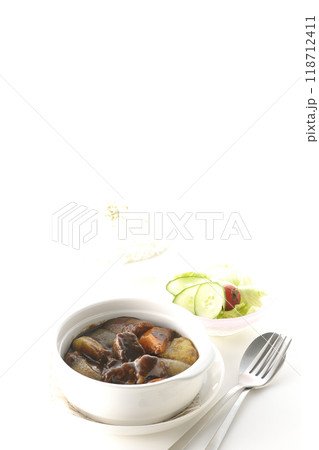 野菜とお肉がゴロゴロビーフシチューとライスとサラダのセット 野菜とお肉がゴロゴロビーフシチューとライスとサラダのセット 118712411
