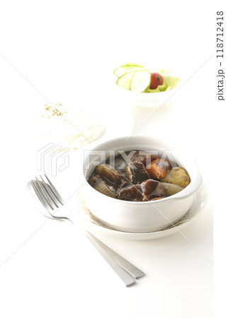 野菜とお肉がゴロゴロビーフシチューとライスとサラダのセット 野菜とお肉がゴロゴロビーフシチューとライスとサラダのセット 118712418