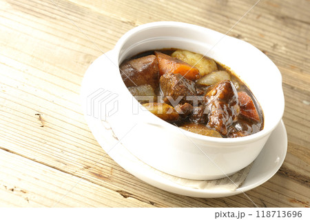 野菜とお肉がゴロゴロビーフシチュー 野菜とお肉がゴロゴロビーフシチュー 118713696