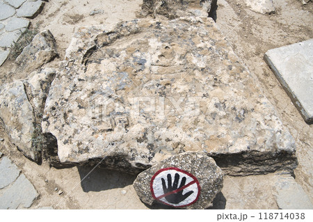 ゴブスタン国立保護区の古代岩絵の景観 ゴブスタン国立保護区の古代岩絵の景観 118714038