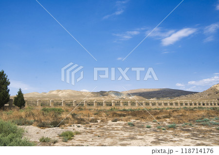 ゴブスタン国立保護区の古代岩絵の景観 118714176