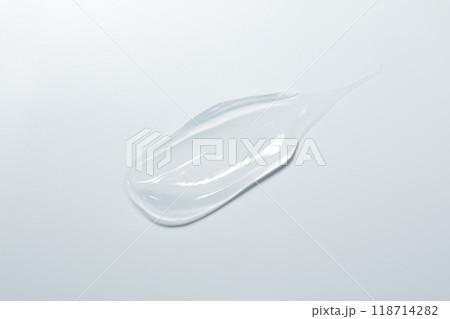 美しい化粧品の液体の水々しいローション 118714282