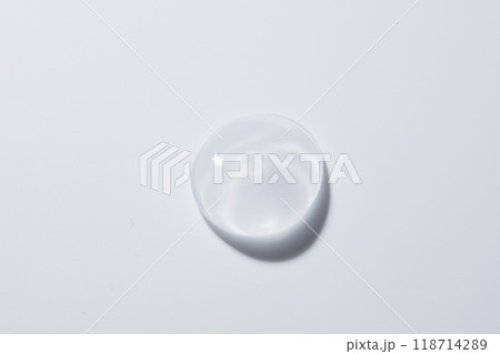 美しい化粧品の液体の水々しいローション 118714289