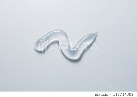 美しい化粧品の液体の水々しいローション 118714302