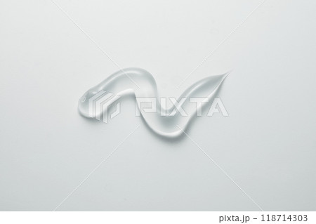 美しい化粧品の液体の水々しいローション 118714303