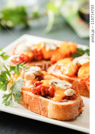 ブルスケッタ風ピザトースト 118714785