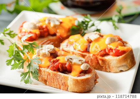 ブルスケッタ風ピザトースト 118714788