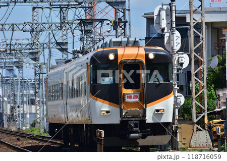 河内天美に向かう近鉄特急 16000系 河内天美に向かう近鉄特急 16000系 118716059