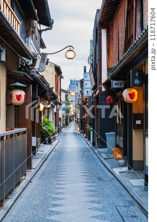京都　先斗町　朝景 118717604