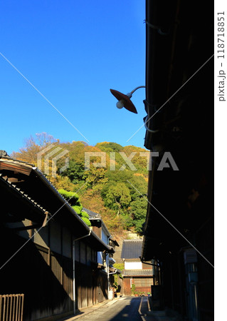町並み保存地区(竹原市)の路地から見る秋風景 町並み保存地区(竹原市)の路地から見る秋風景 118718851