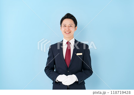 白手袋をする男性　ビジネス 118719428