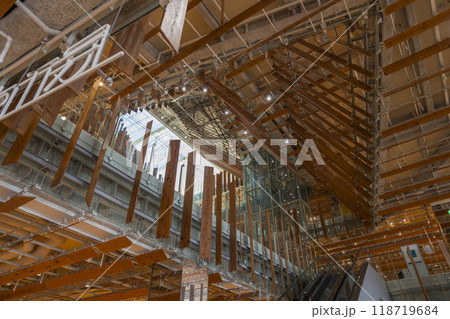 富山市ガラス美術館　富山市立図書館本館 118719684