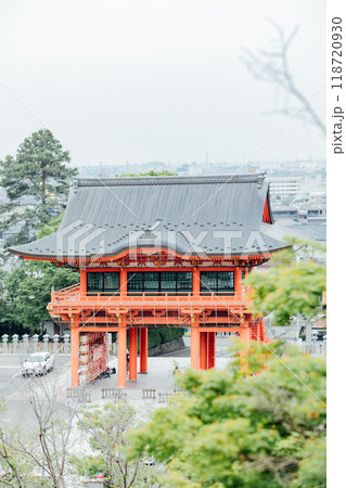 <犬山市>成田山大聖寺 階段から見下ろした明王門と犬山の町の景色 <犬山市>成田山大聖寺 階段から見下ろした明王門と犬山の町の景色 118720930