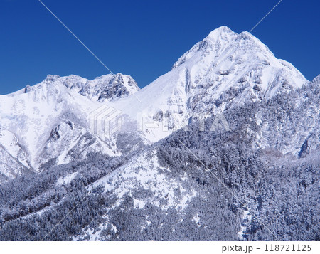 八ヶ岳・編笠山から望む冬の赤岳 118721125